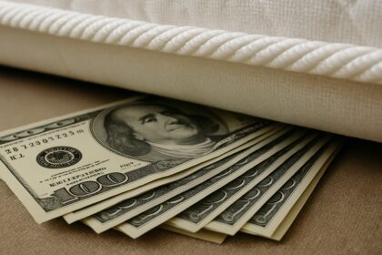 Dólares del colchón: qué recomiendan los tributaristas del mercado antes de adherir al nuevo régimen