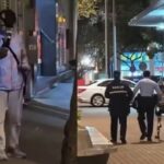 VIDEO | Detuvieron a un robot humanoide: asustó a una mujer que debió ser internada