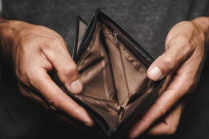 Inflación y salarios: más del 50% de los hogares se endeuda para llegar a fin de mes