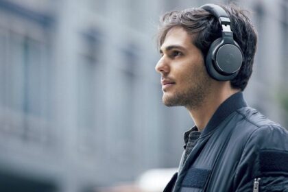 Experto reveló qué pasa cuando usás auriculares bluetooth: “Es como ponerte un microondas”