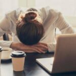 La nueva amenaza de la Inteligencia Artificial: alertan que les “quema la cabeza” a empleados