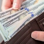 El dólar blue cayó $15 y tocó mínimos de casi un mes