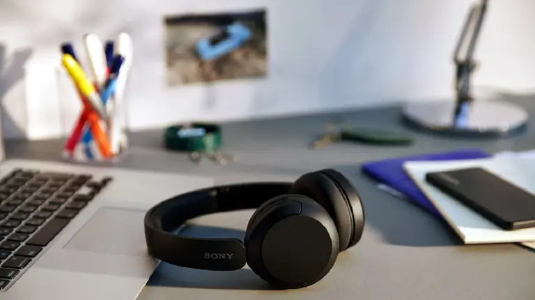Estudio revela que casi todos los auriculares del mercado contienen materiales nocivos para la salud