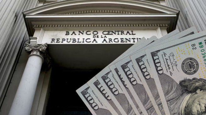 El BCRA no lográ retener en las reservas la mayoría de los dólares que compra en el MLC.