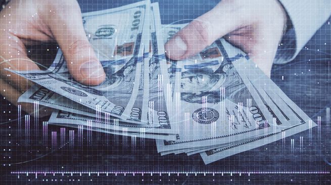 El dólar blue trepó a $1.425 este lunes.