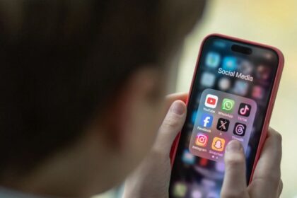 Australia apunta contra los gigantes tech por el acceso de menores a las redes