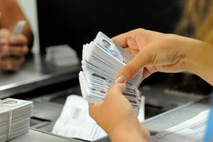 El nuevo DNI trae un chip y está hecho con otro material: cómo es y cuánto sale renovarlo