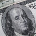 El dólar mayorista cayó por sexta jornada consecutiva y alcanzó mínimos de seis meses