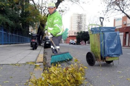 El monto que cobra un barrendero en la Ciudad de Buenos Aires en abril 2026