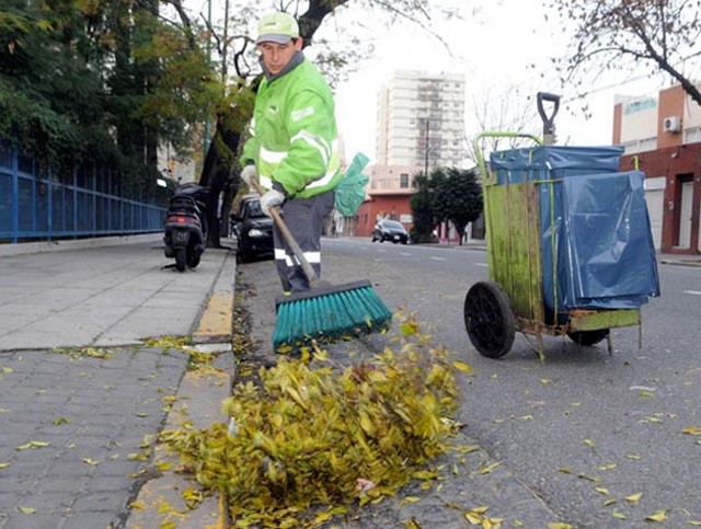 El monto que cobra un barrendero en la Ciudad de Buenos Aires en abril 2026