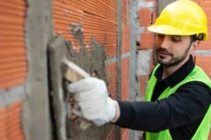 El monto que cobran un albañil, un electricista y un plomero, por su trabajo, en abril 2026