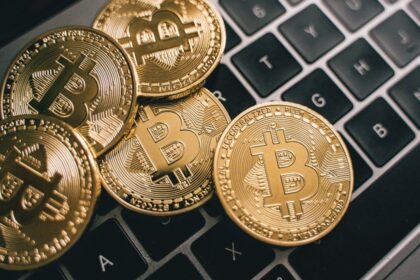 Bitcoin cae y perfora los u$s76.000 por dudas sobre las negociaciones entre EEUU e Irán, pese a la extensión de la tregua
