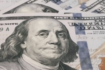 El dólar oficial sube y la brecha con el CCL supera el 6%