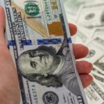 El dólar mayorista se encamina a cerrar su sexta semana al hilo por debajo de los $1.400