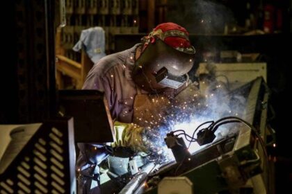 Encuesta alarmante: la mitad de las pequeñas empresas evalúa reducir personal en los próximos meses