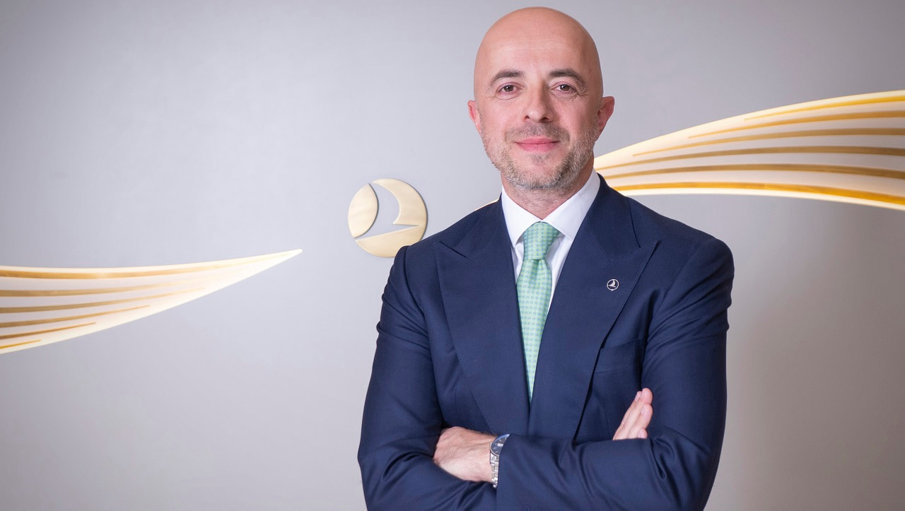 Ahmet OlmuÅtur, CEO de Turkish Airlines