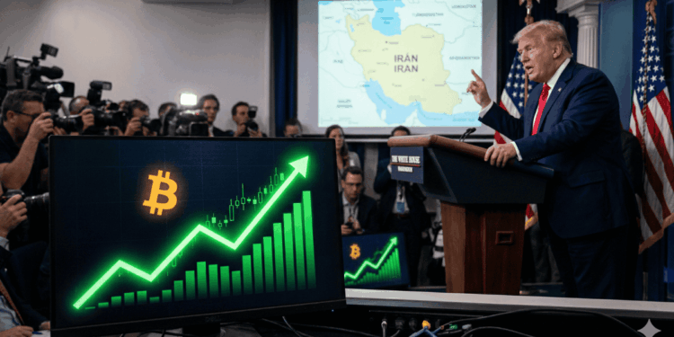 A la izquierda, un monitor que muestra al precio de bitcoin subiendo. A la derecha, el presidente Trump dando un discurso.