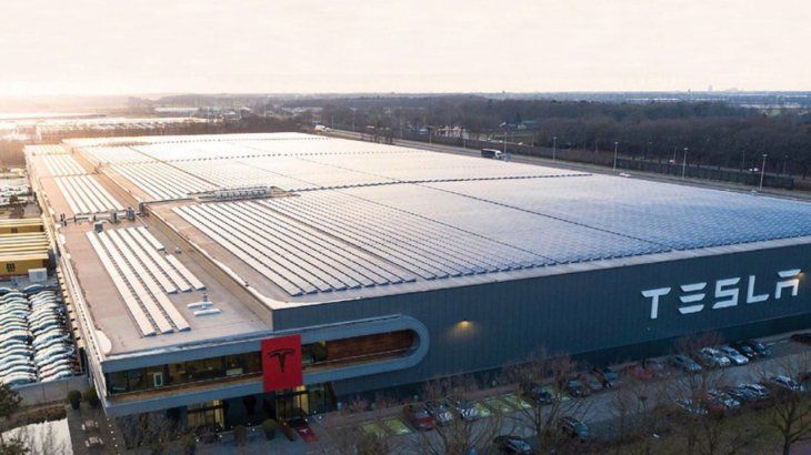 La fábrica de chips a gran escala de Tesla, Terafab, representaría un incremento significativo en el capital invertido de la empresa en los próximos años. La fábrica de chips a gran escala de Tesla, Terafab, representaría un incremento significativo en el capital invertido de la empresa en los próximos años.