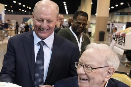 Berkshire Hathaway registra reservas de efectivo récord el primer trimestre de liderazgo Greg Abel, sucesor de Warren Buffett