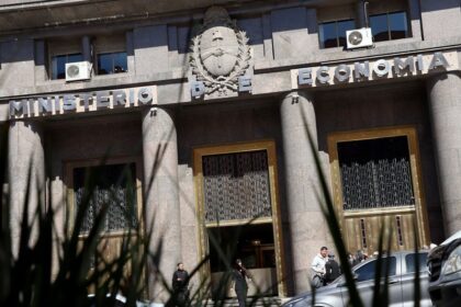 Deuda: Economía enfrenta vencimientos por $6,9 billones en mayo y seguirá con la política de estirar plazos