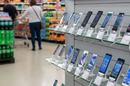 Las claves para comprar un celular barato en 2026