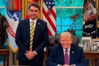 Flávio Bolsonaro fue recibido por Donald Trump en el Salón Oval de la Casa Blanca