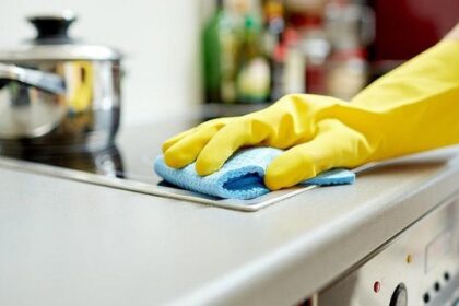 Empleadas domésticas: cuánto cobra por hora cada categoría y cómo liquidar el aguinaldo
