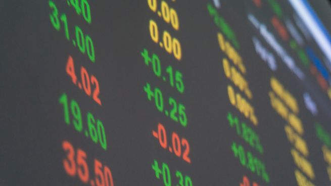 El petroleo baja y Wall Street sube.