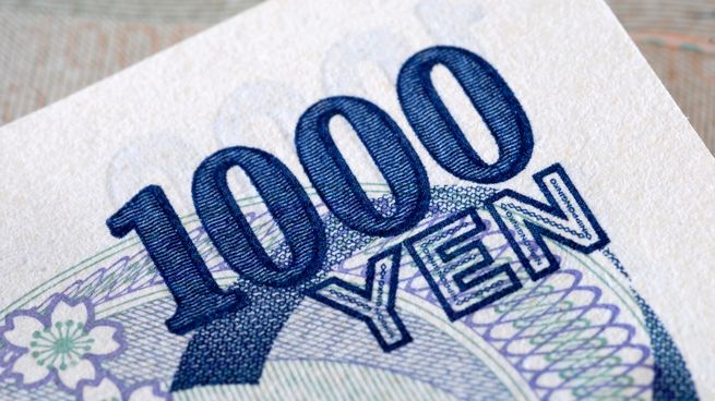 El yen se devalúa y el Banco de Japón salió a intervenir.