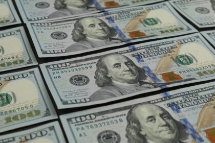 El dólar mayorista mantiene el impulso alcista y ya sube más de $30 en lo que va de la semana