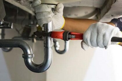 Cuánto cobran un albañil, un electricista y un plomero, por su trabajo, en junio 2026