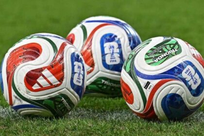Por qué la pelota del Mundial debe enchufarse como un celular antes de los partidos
