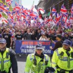 Miles de británicos se manifiestan contra la inmigración tras el ataque de Belfast y el asesinato de Henry Nowak