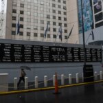 Antisemitismo: detienen a un hombre por vandalizar la sede de la AMIA