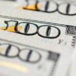 El dólar oficial avanza por encima de los $1.430, pero sigue a casi 25% del techo de la banda