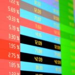 Las acciones europeas operan con volatilidad, mientras el petróleo vuelve a acercarse a los u$s80