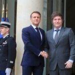 Milei conquista París y deja al kirchnerismo atrapado en su propio pasado