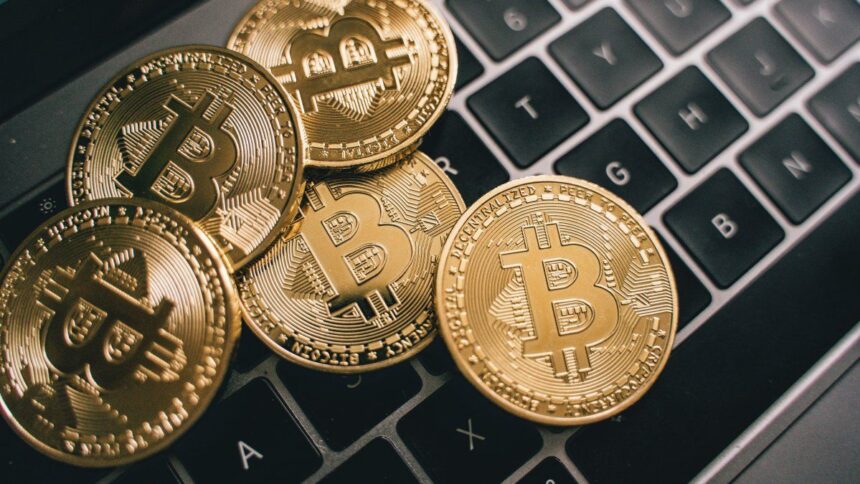 Mercado cripto: Bitcoin sube a los u$s63.000 y recorta las pérdidas semanales