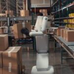 Video: el nuevo robot con IA capaz de hacer tareas de humanos sin parecerse en nada a una persona