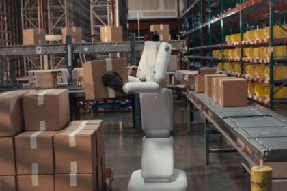 Video: el nuevo robot con IA capaz de hacer tareas de humanos sin parecerse en nada a una persona