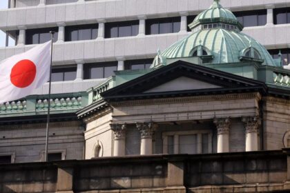 Carry trade global en riesgo tras la suba de tasas en Japón: qué amenaza enfrentan el dólar y los activos argentinos