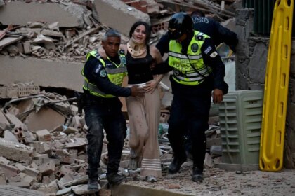 Se estiman decenas de miles de muertos por los fuertes terremotos en Venezuela