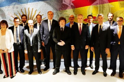 Milei consiguió inversiones por USD 2.500 millones tras reunirse con empresarios en España