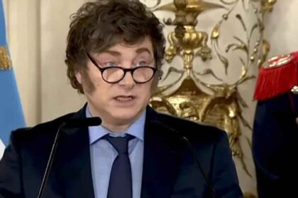 Milei firmó un aumento de sueldo para sectores del Estado que quedan afuera del escalafón general