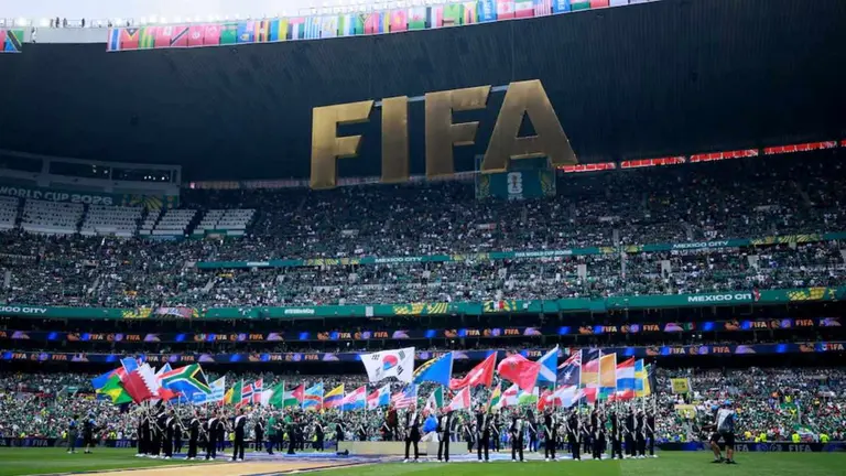 Paradoja: los estadios con energía solar no evitarán que sea el Mundial más contaminante de la historia