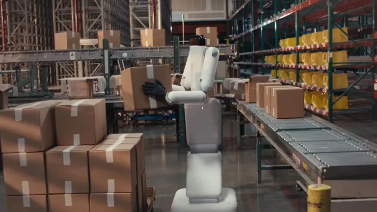 VIDEO | El nuevo robot con IA capaz de hacer tareas de humanos sin parecerse en nada a una persona
