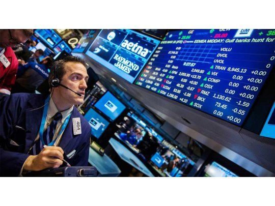Las acciones tecnológicas profundizaron la corrección en Wall Street, mientras los inversores recalibraron sus expectativas sobre la política monetaria de la Reserva Federal.