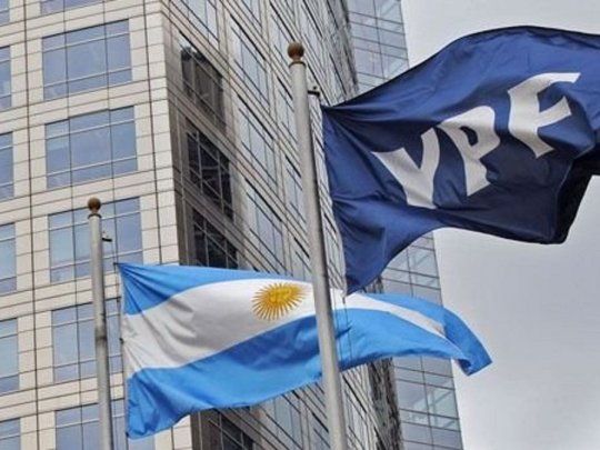 S&P mejoró la nota de la deuda de YPF, en sintonía con el alza para la calificación soberana.