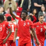Con eficacia y solidez, Suiza le ganó 2-0 a Argelia y accedió a los octavos de final