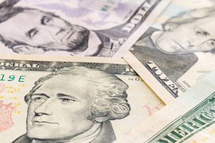 El dólar oficial volvió a subir y encadenó su tercera semana consecutiva al alza